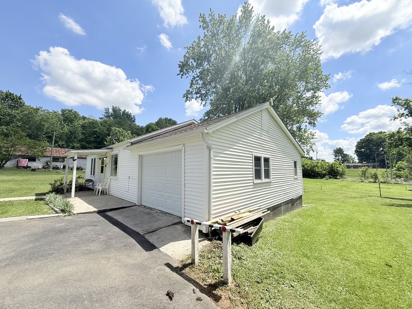 345 E Fords Ferry Road Property Photo 4