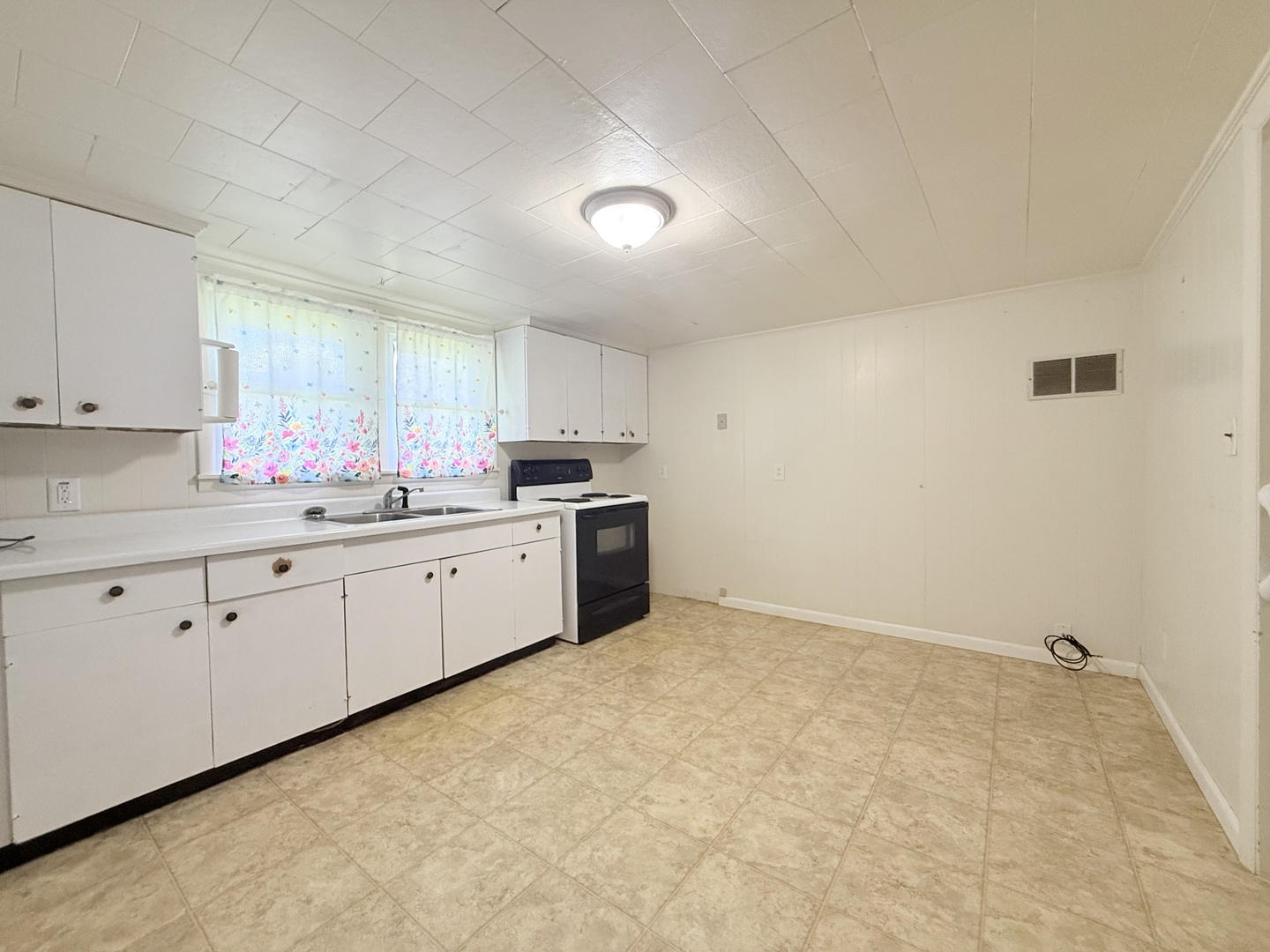 345 E Fords Ferry Road Property Photo 12