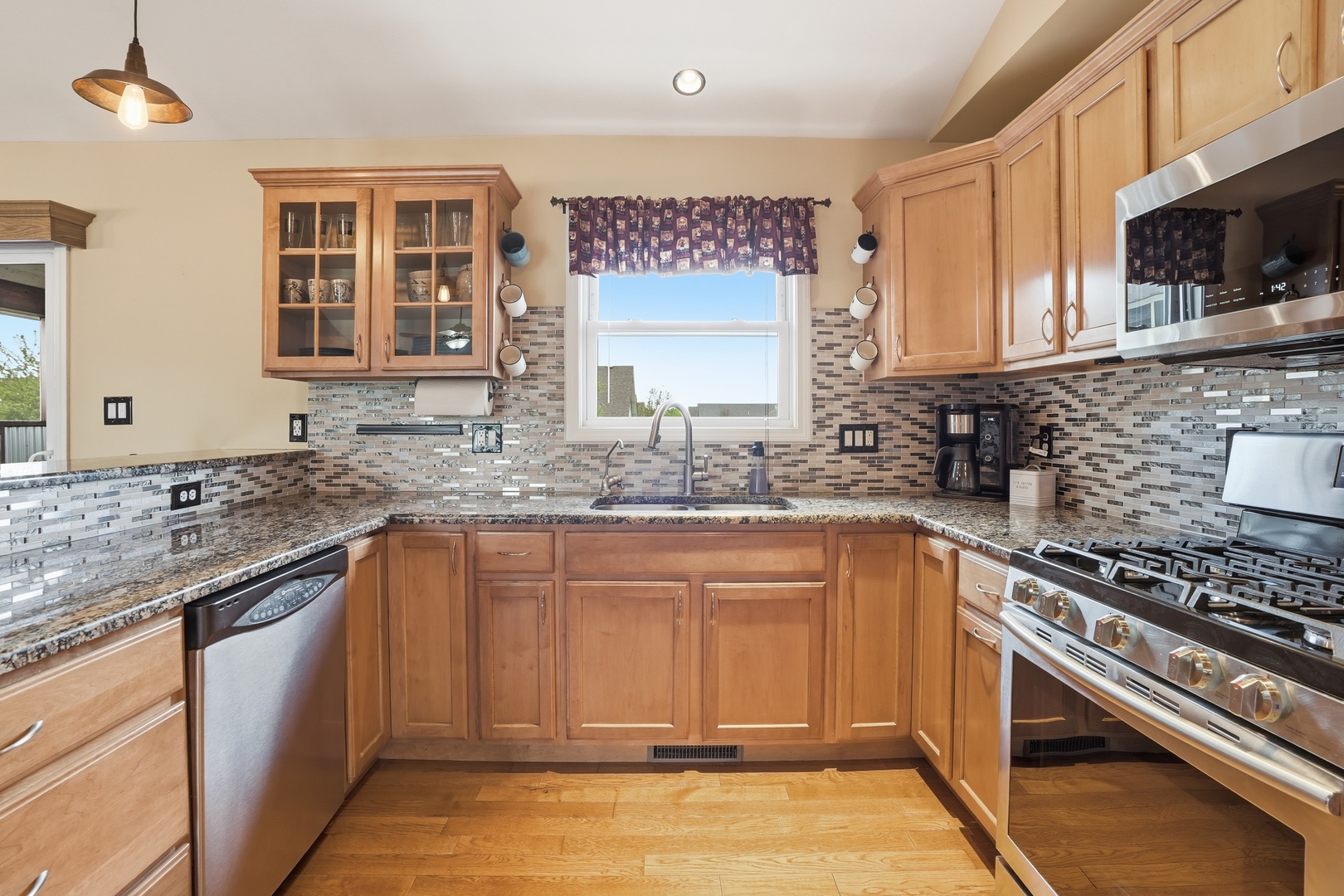14720 Euclid Street Property Photo 11
