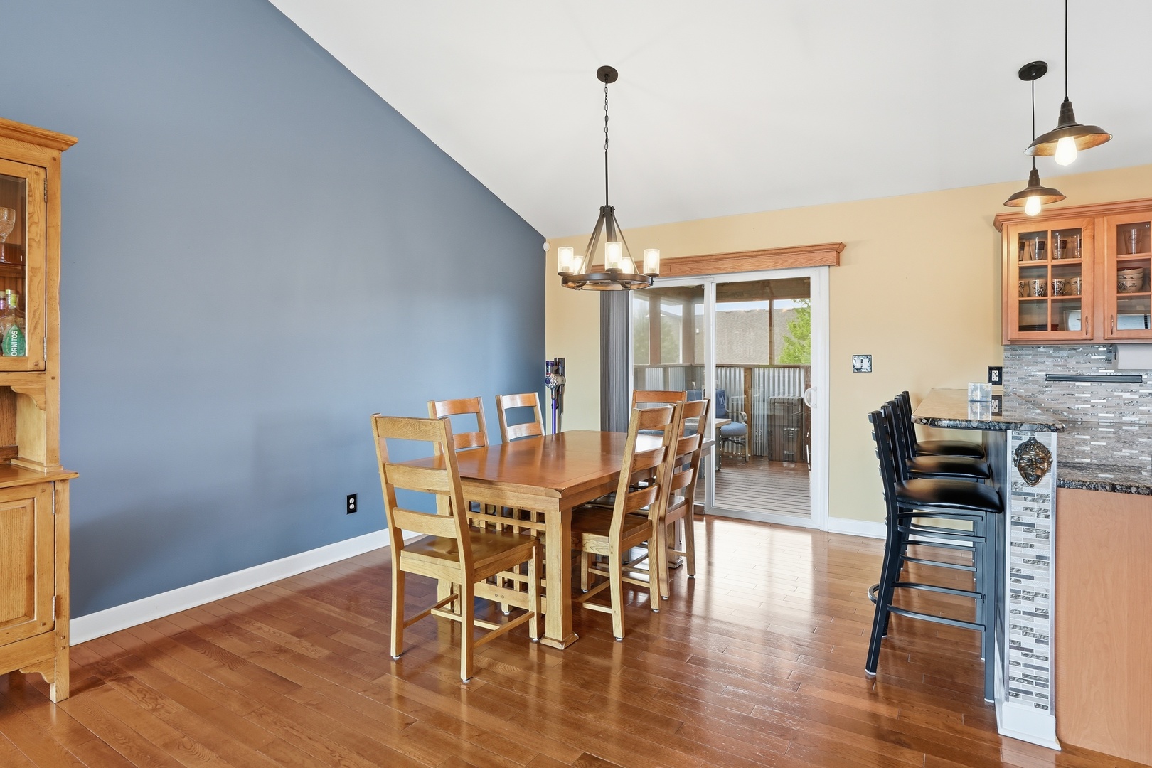 14720 Euclid Street Property Photo 13
