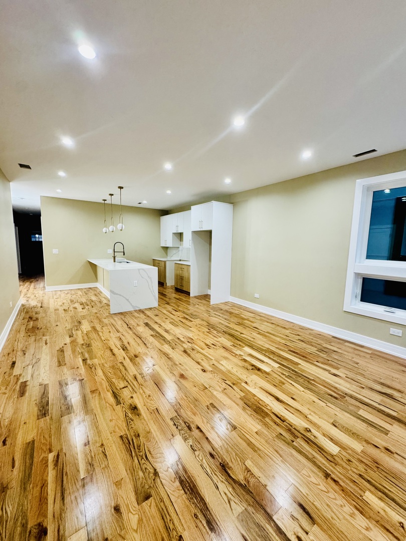 155 N La Crosse Avenue Property Photo 4