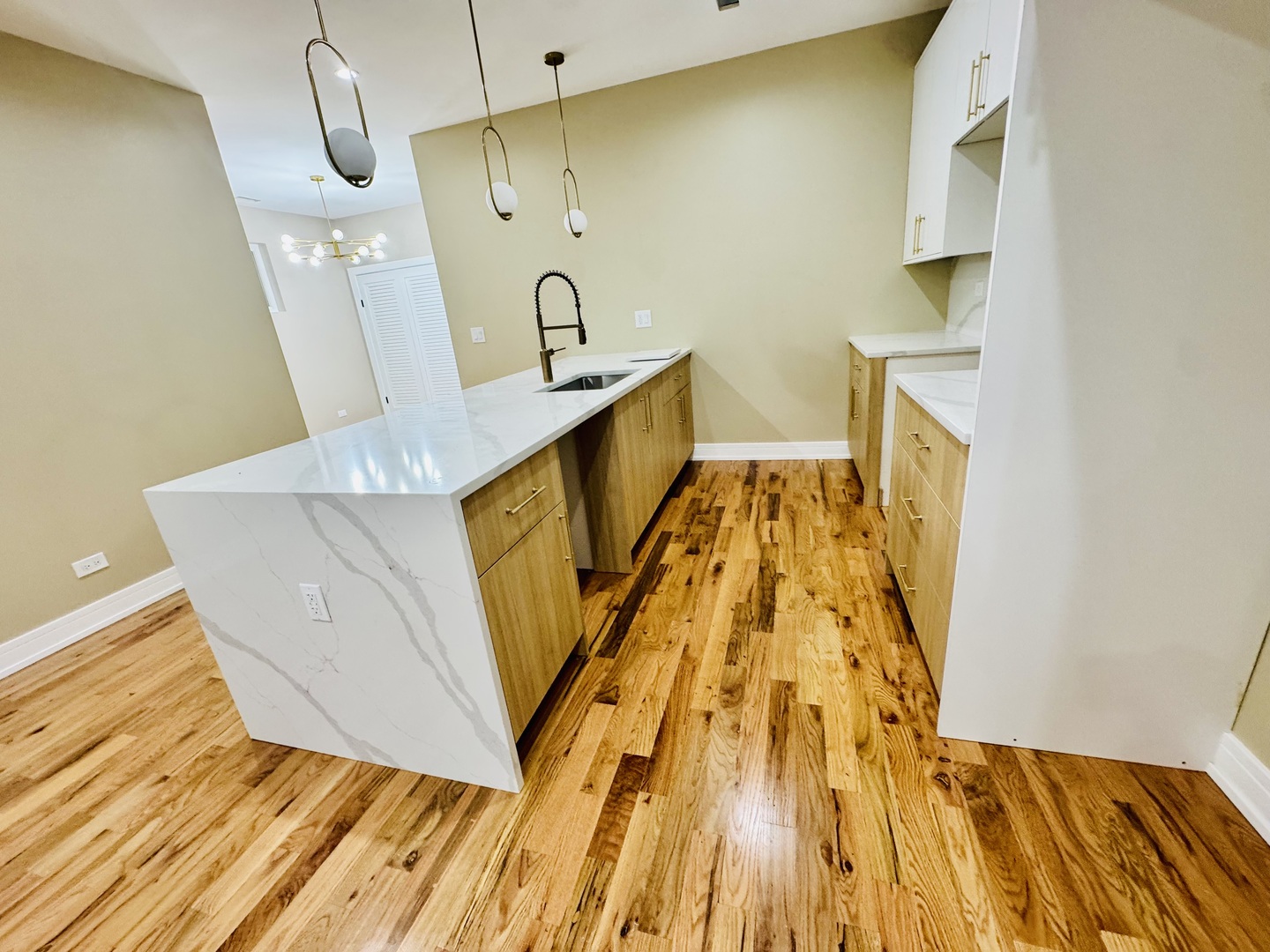 155 N La Crosse Avenue Property Photo 6
