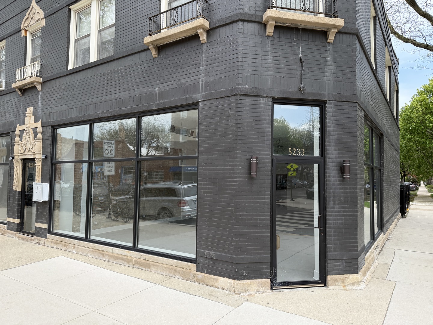 5233 N Damen Avenue Property Photo 2