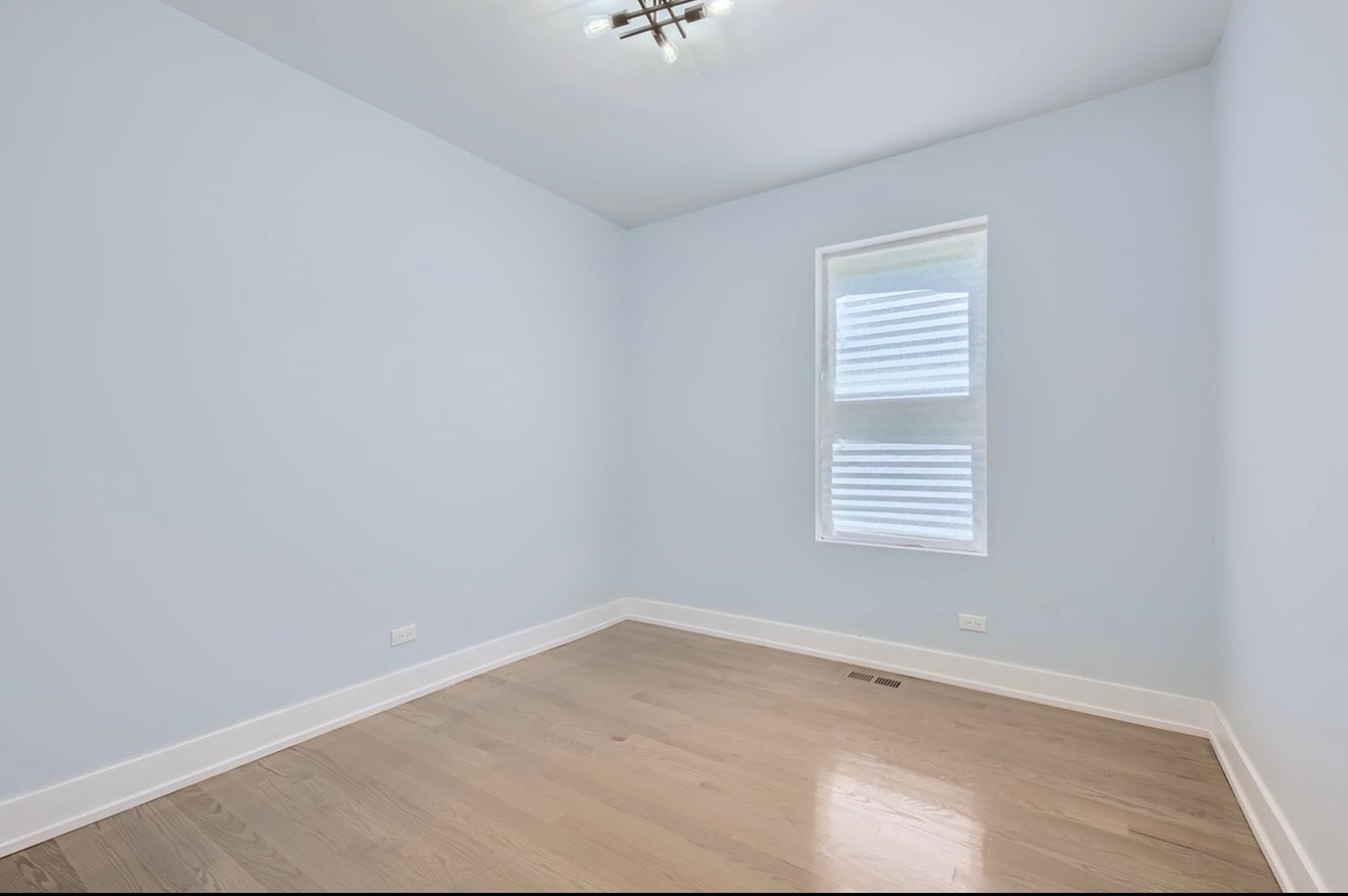 5234 S Carpenter Street Property Photo 4