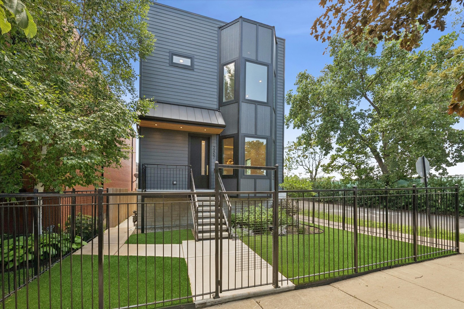 2457 W Byron Street Property Photo 2