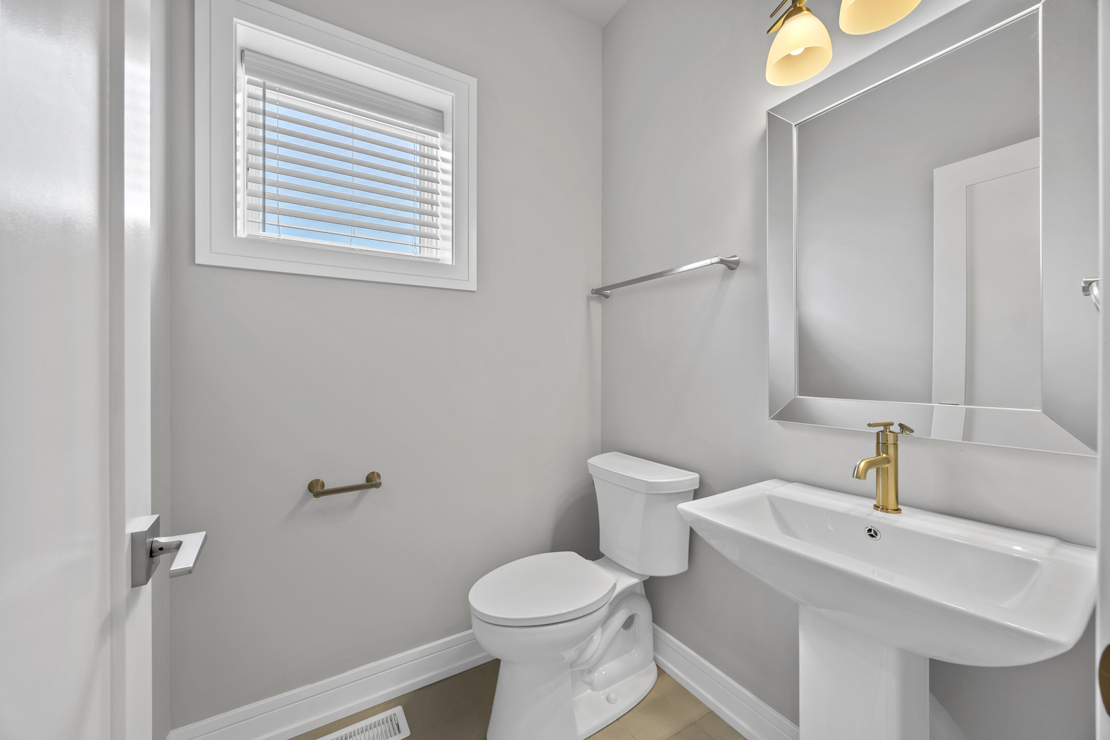 3231 S Shields Avenue Property Photo 10