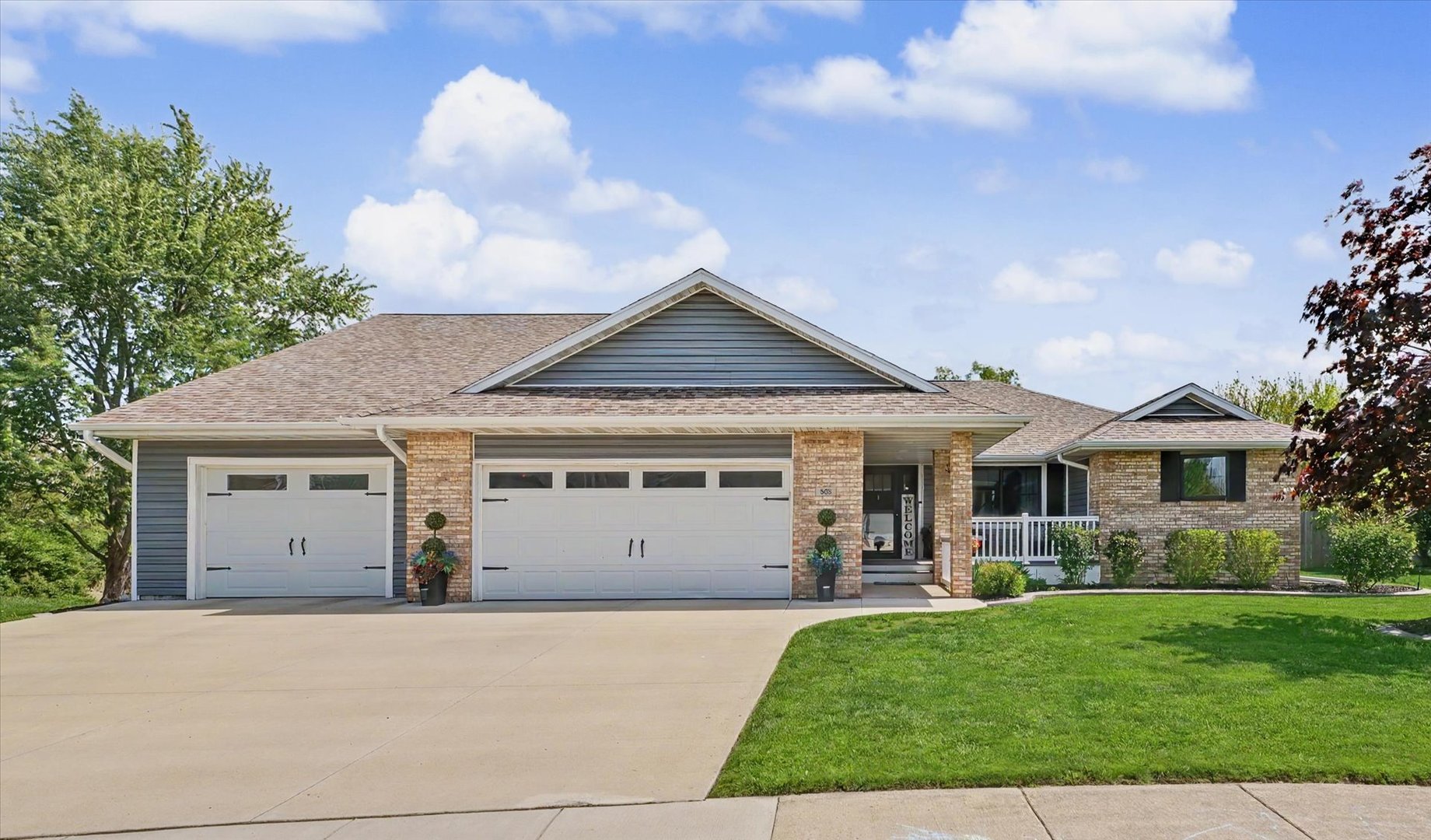 808 Cedar Ridge Court Property Photo 1