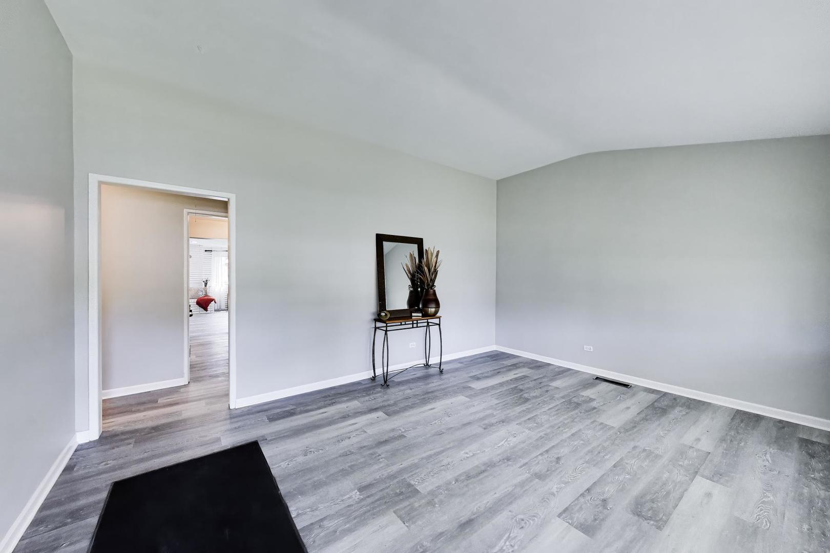 1455 Burnham Avenue Property Photo 4