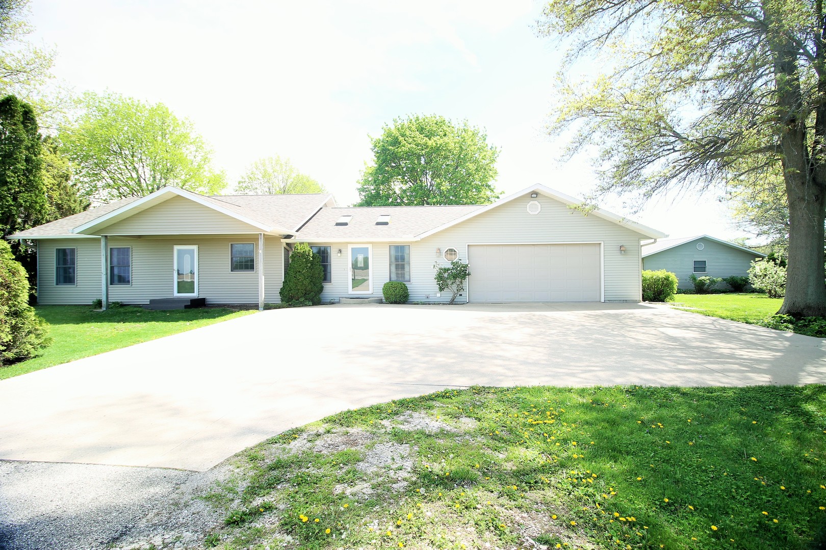 10093 Wolf Road Property Photo 1