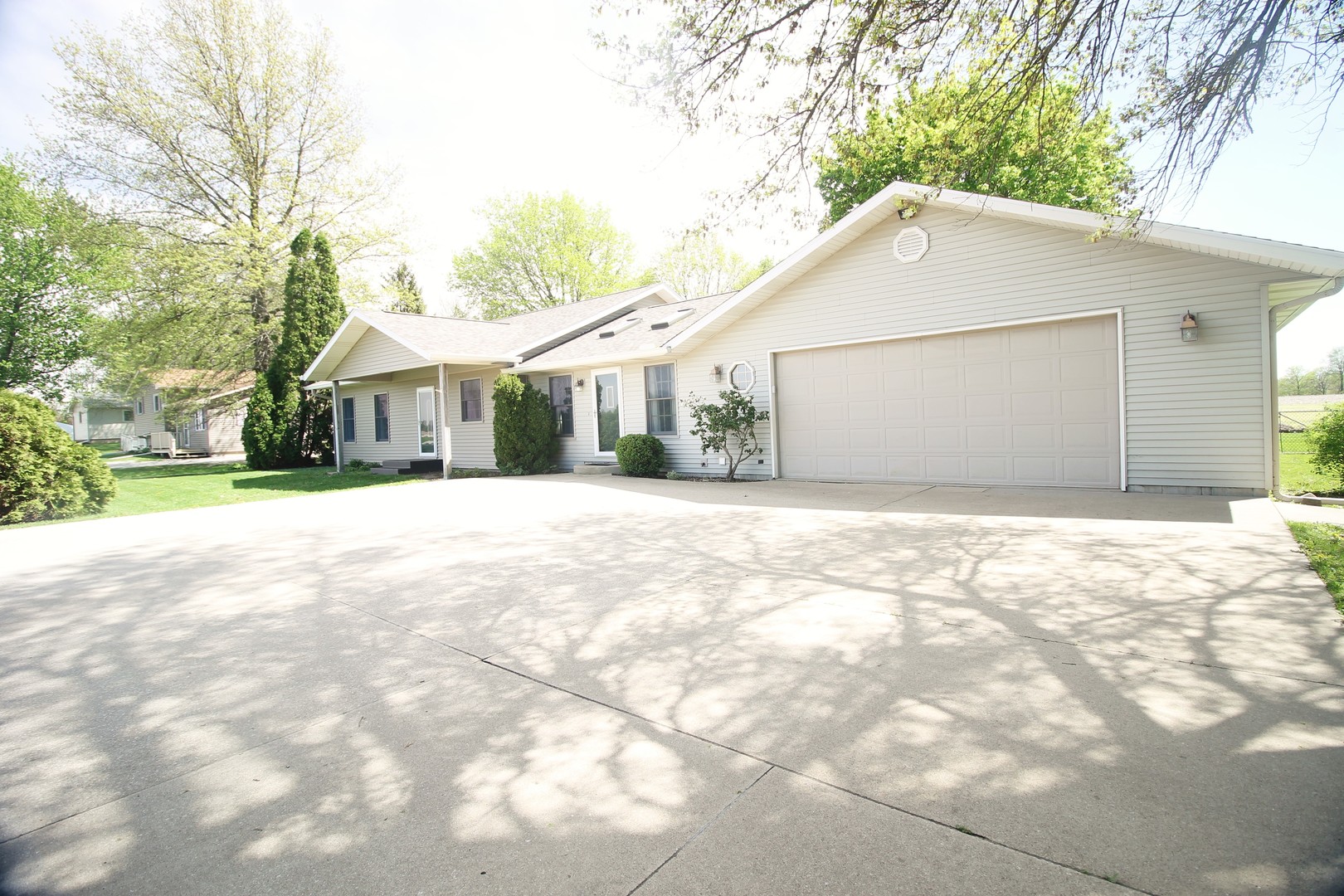 10093 Wolf Road Property Photo 2