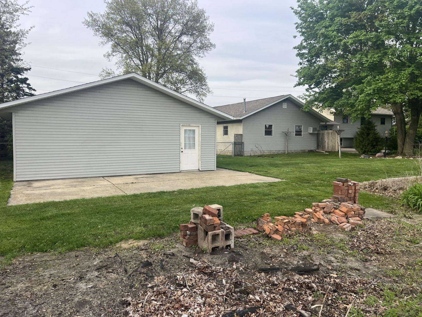 10093 Wolf Road Property Photo 3