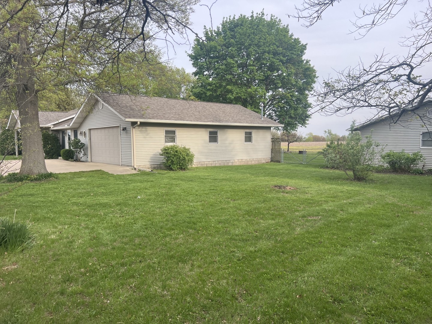 10093 Wolf Road Property Photo 6