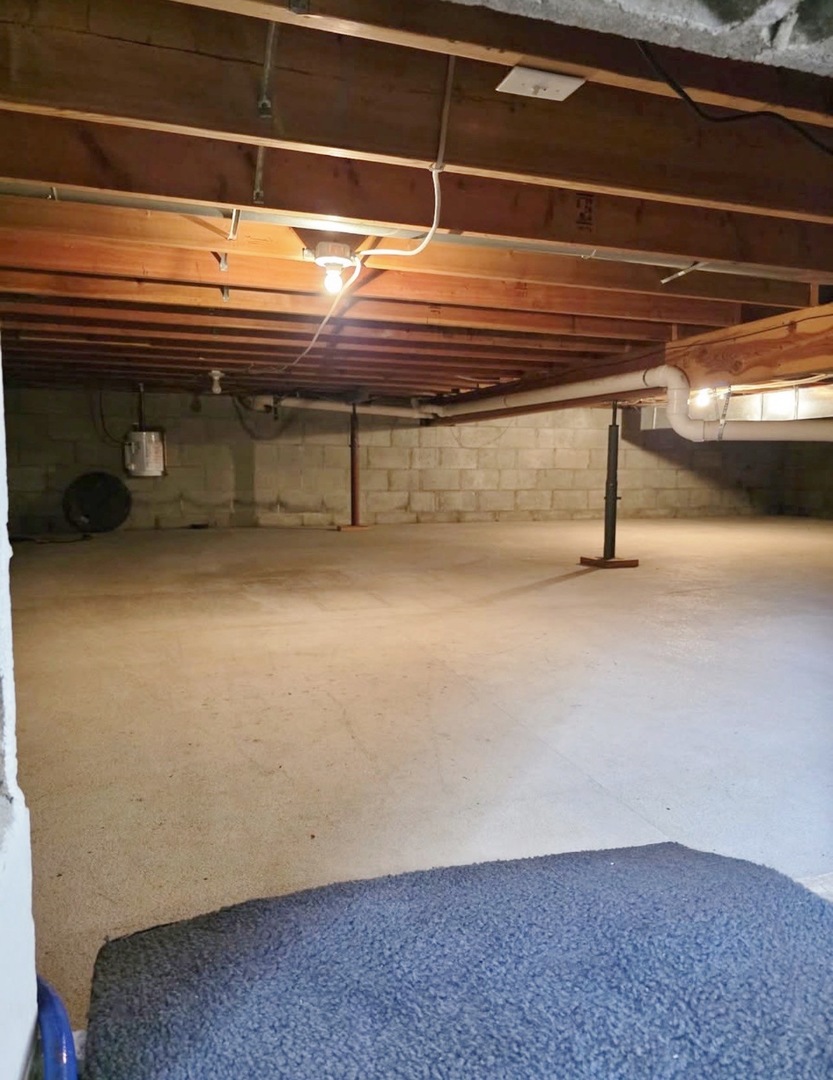 10093 Wolf Road Property Photo 9