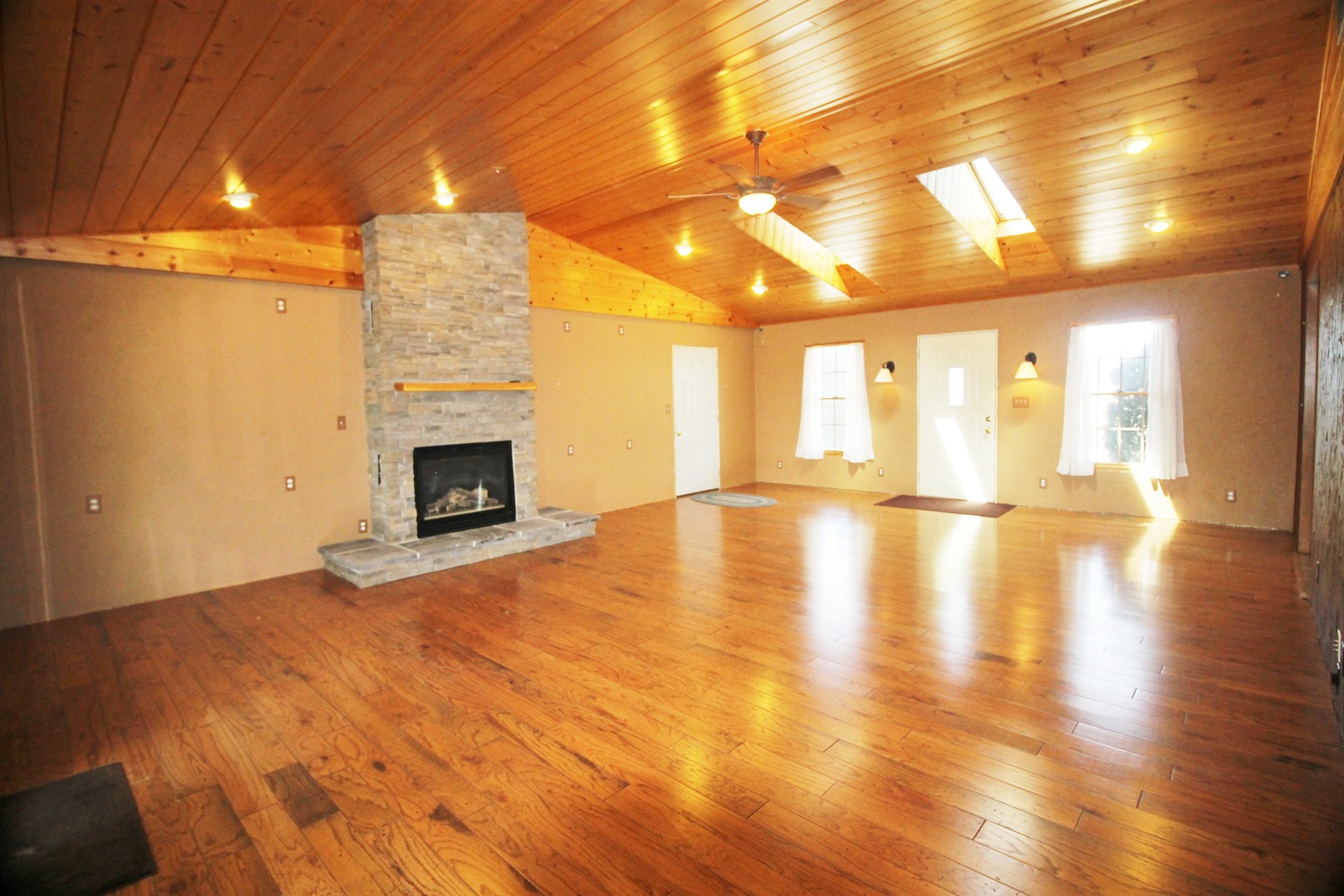 10093 Wolf Road Property Photo 11