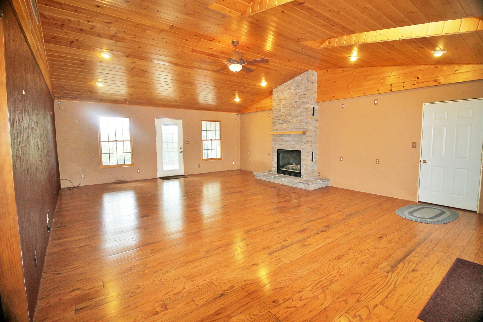 10093 Wolf Road Property Photo 12