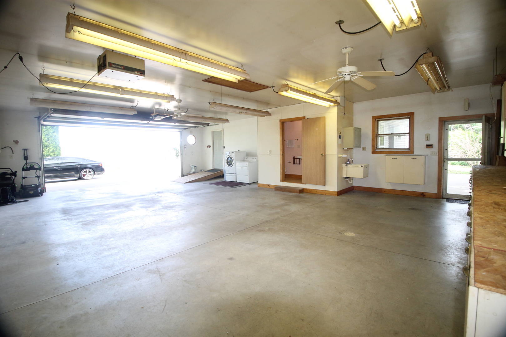 10093 Wolf Road Property Photo 30