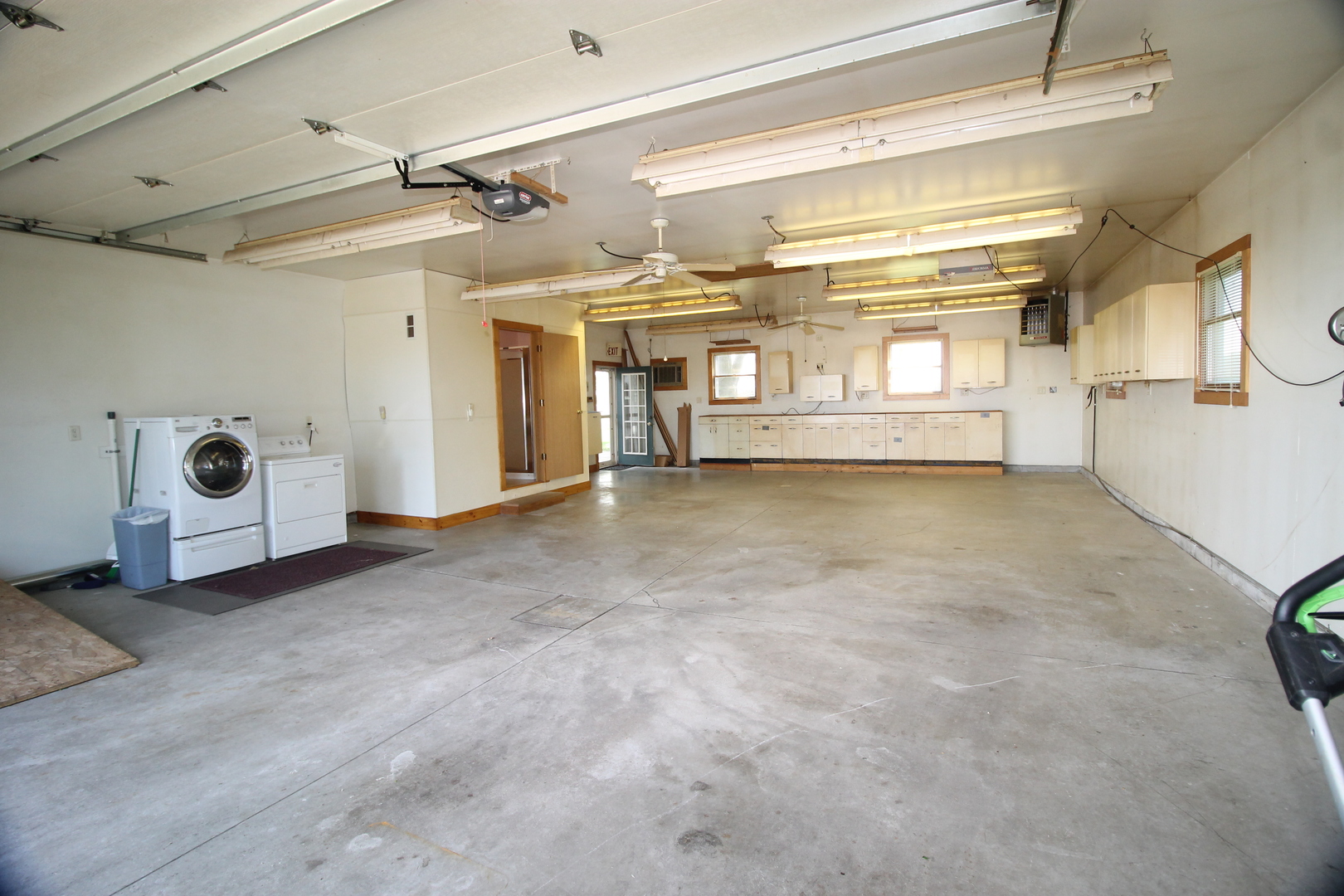 10093 Wolf Road Property Photo 31