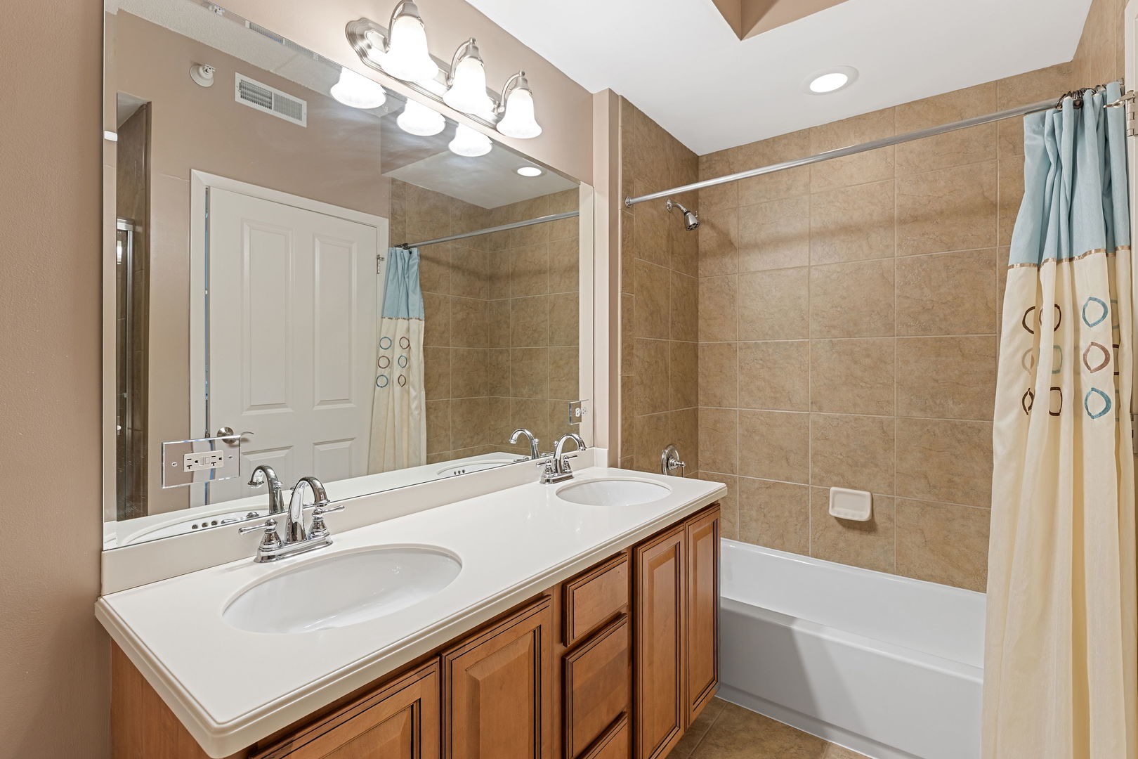 100 S Emerson Street 205 Property Photo 16