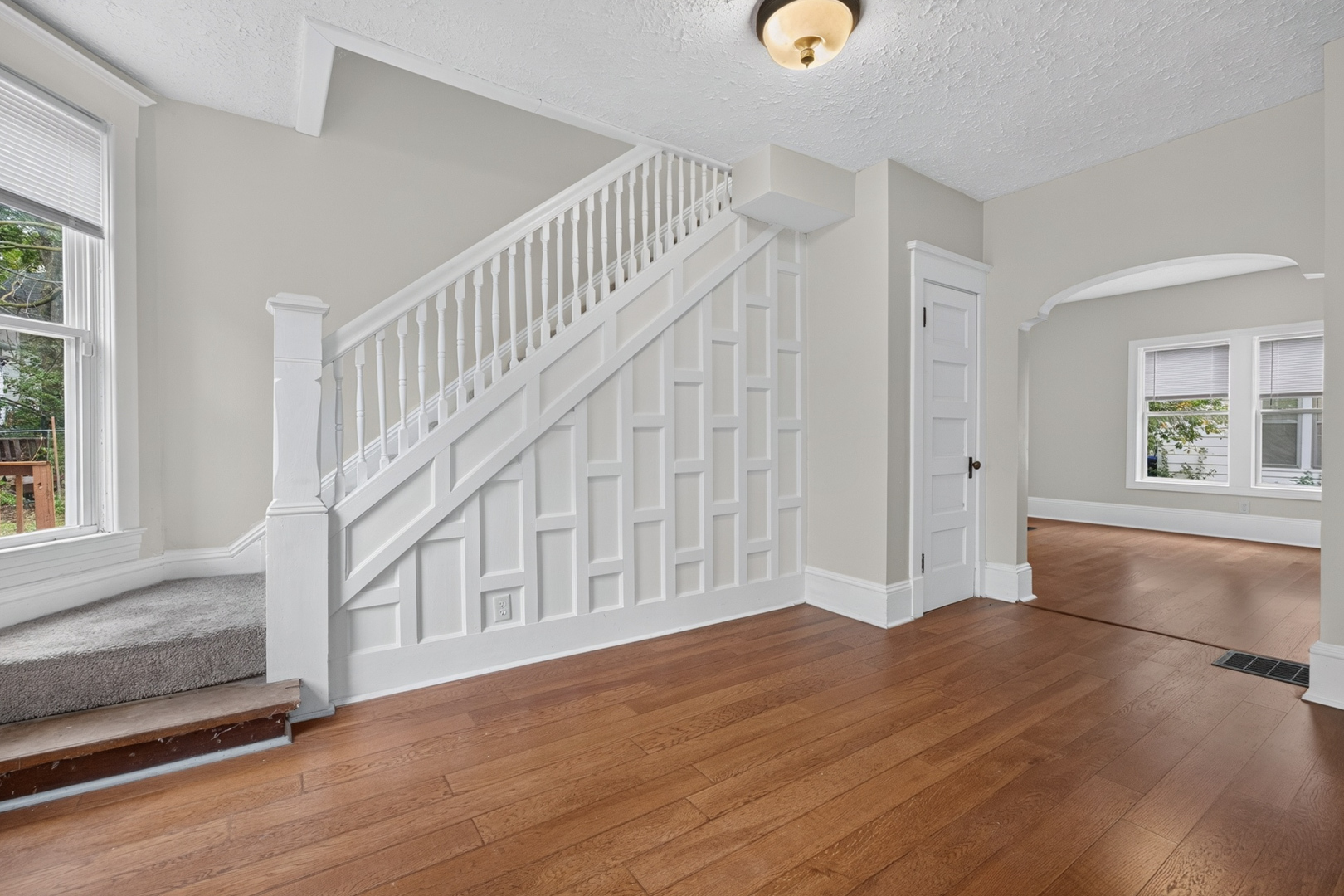 605 S Lee Street Property Photo 3