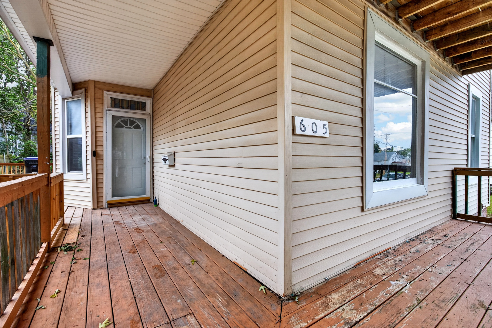 605 S Lee Street Property Photo 8