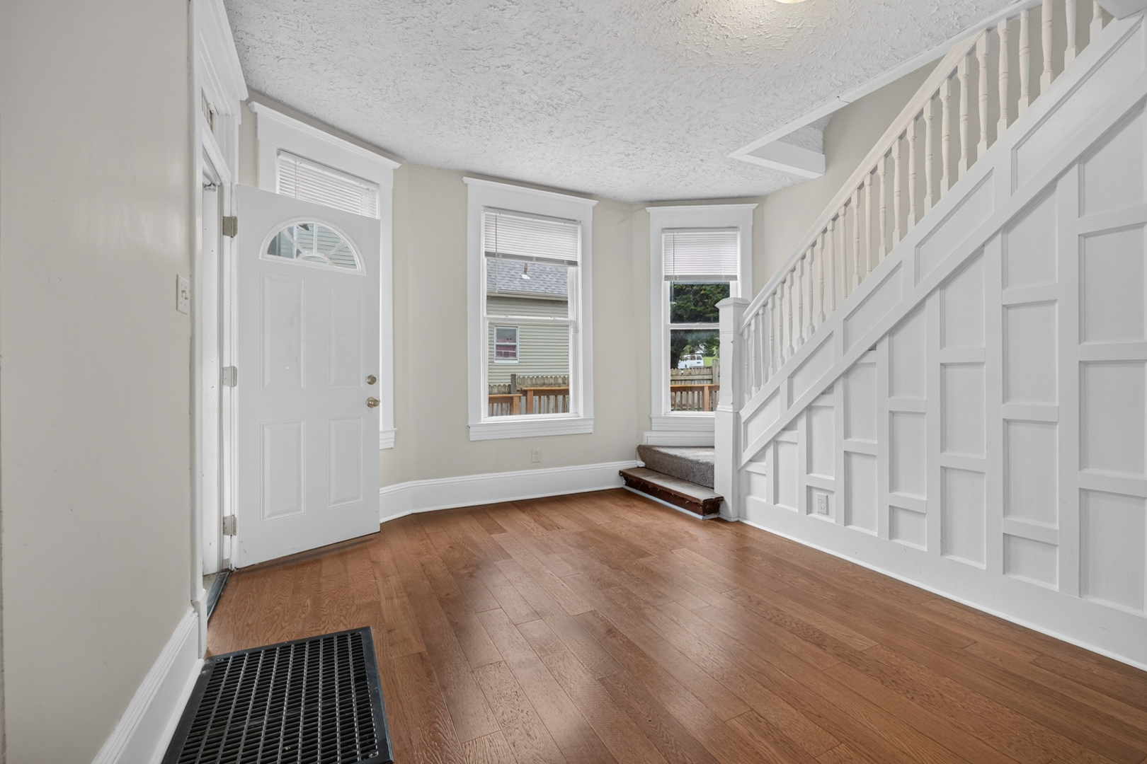 605 S Lee Street Property Photo 9