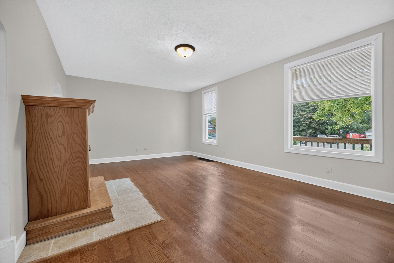 605 S Lee Street Property Photo 11