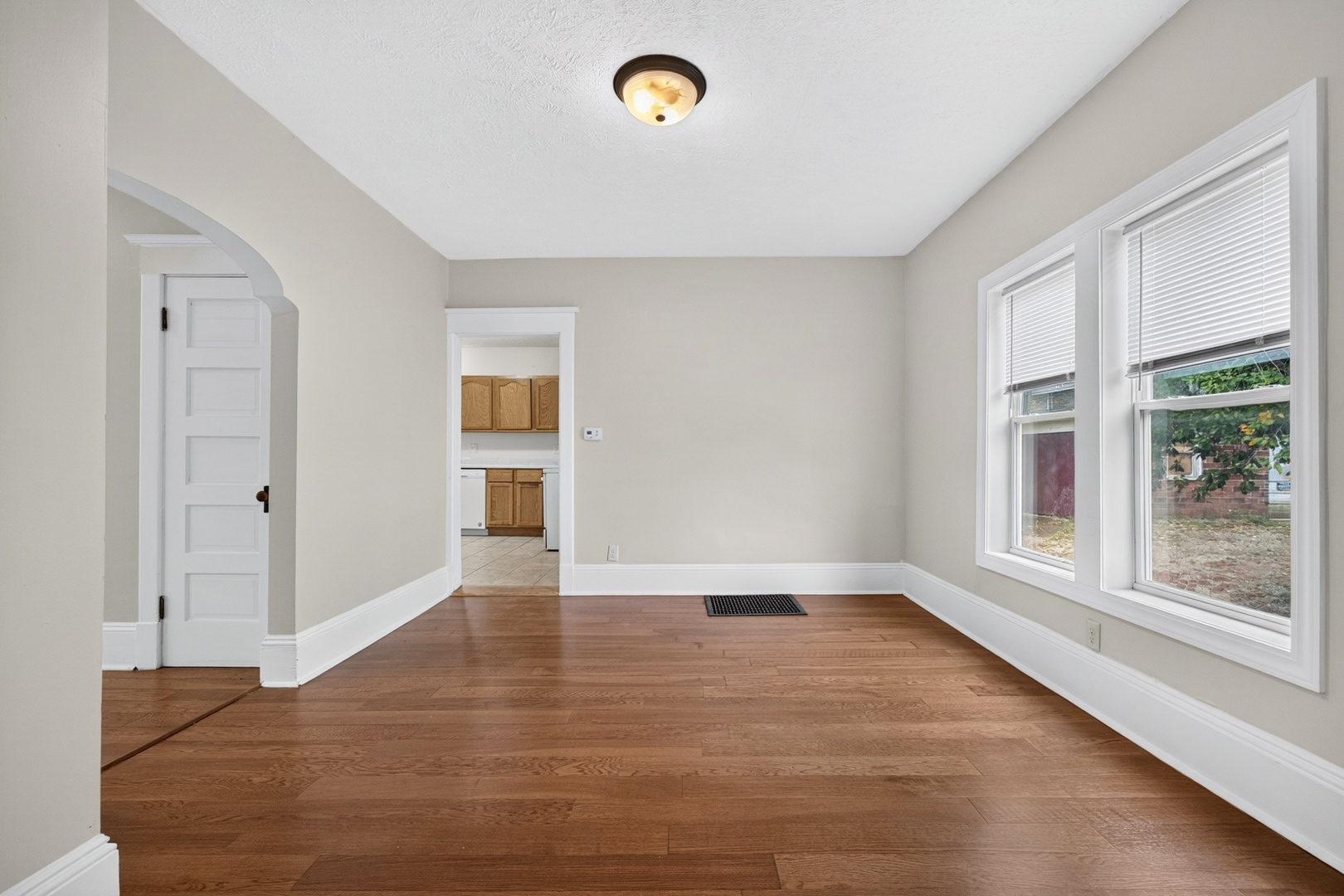 605 S Lee Street Property Photo 14