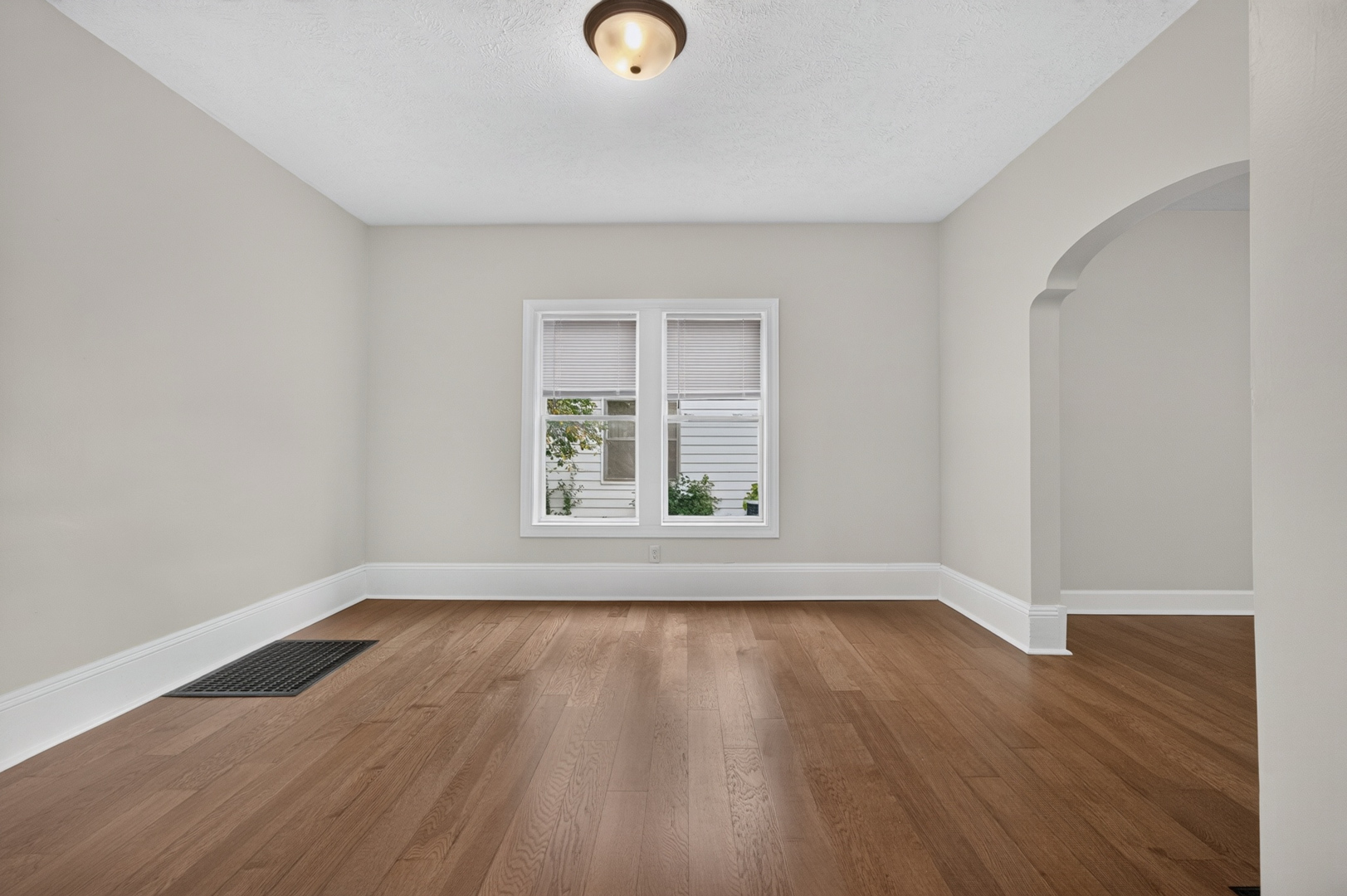 605 S Lee Street Property Photo 16