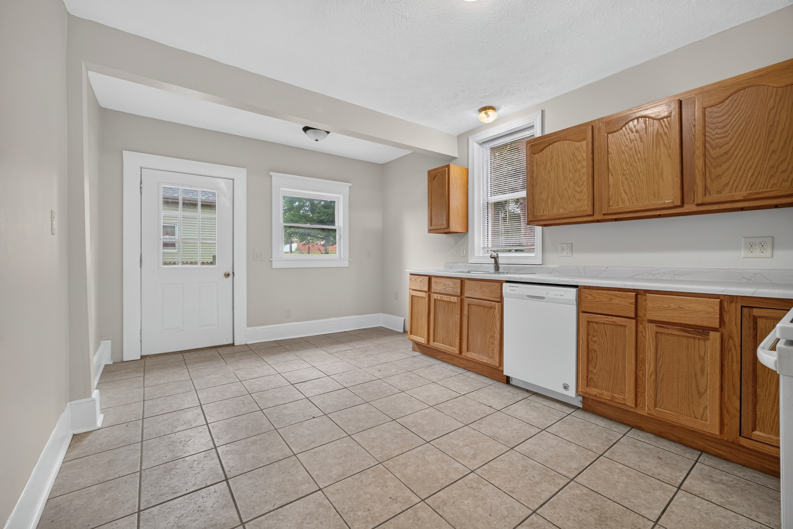 605 S Lee Street Property Photo 18