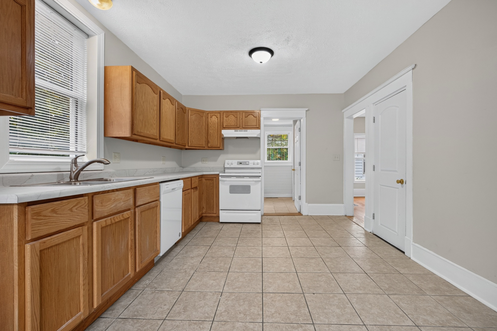 605 S Lee Street Property Photo 19