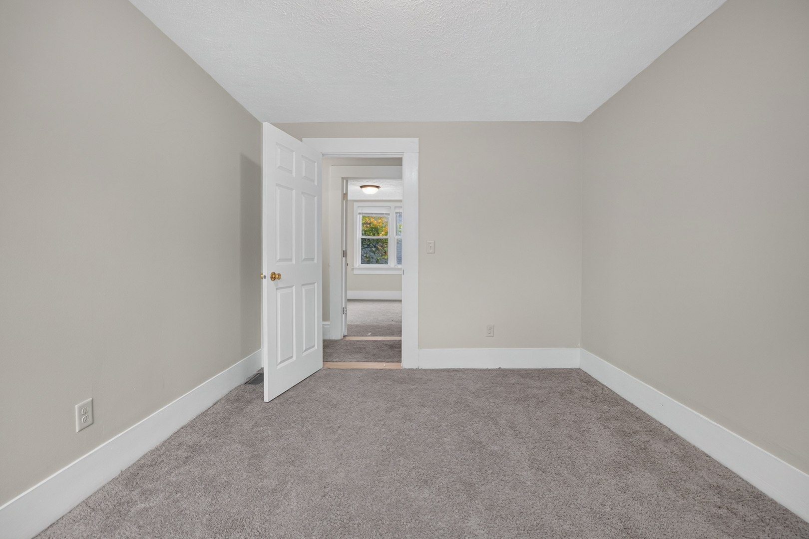 605 S Lee Street Property Photo 23