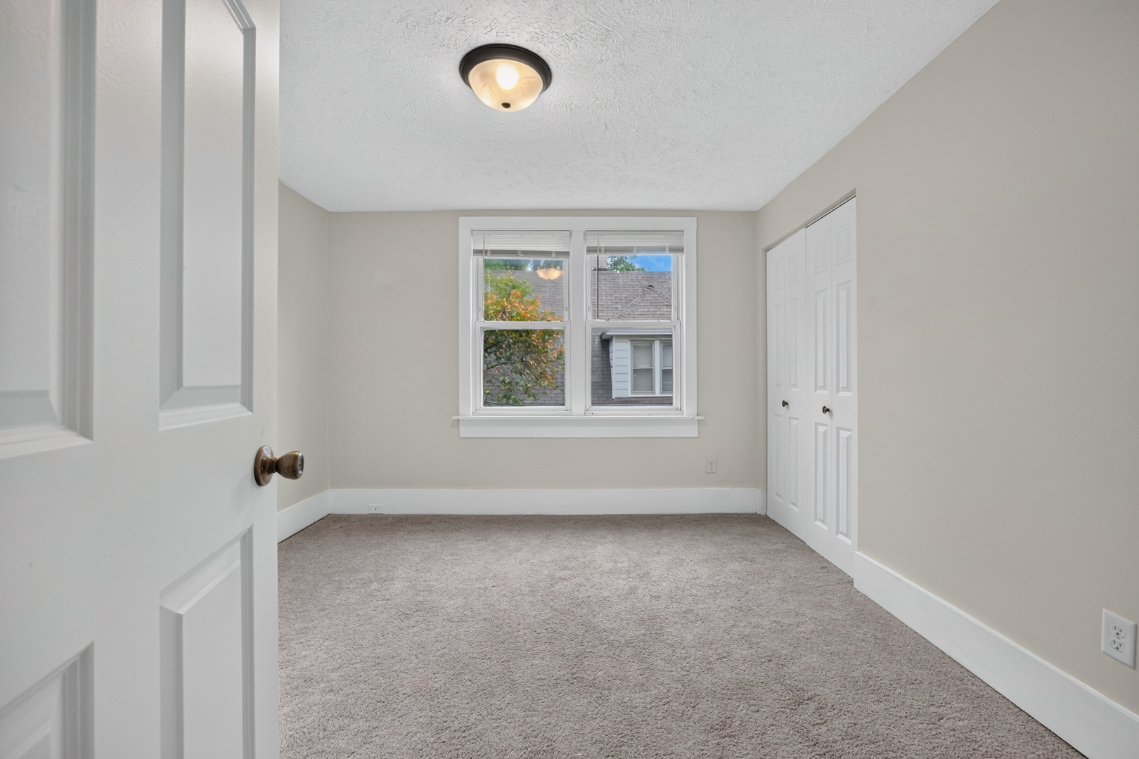 605 S Lee Street Property Photo 24