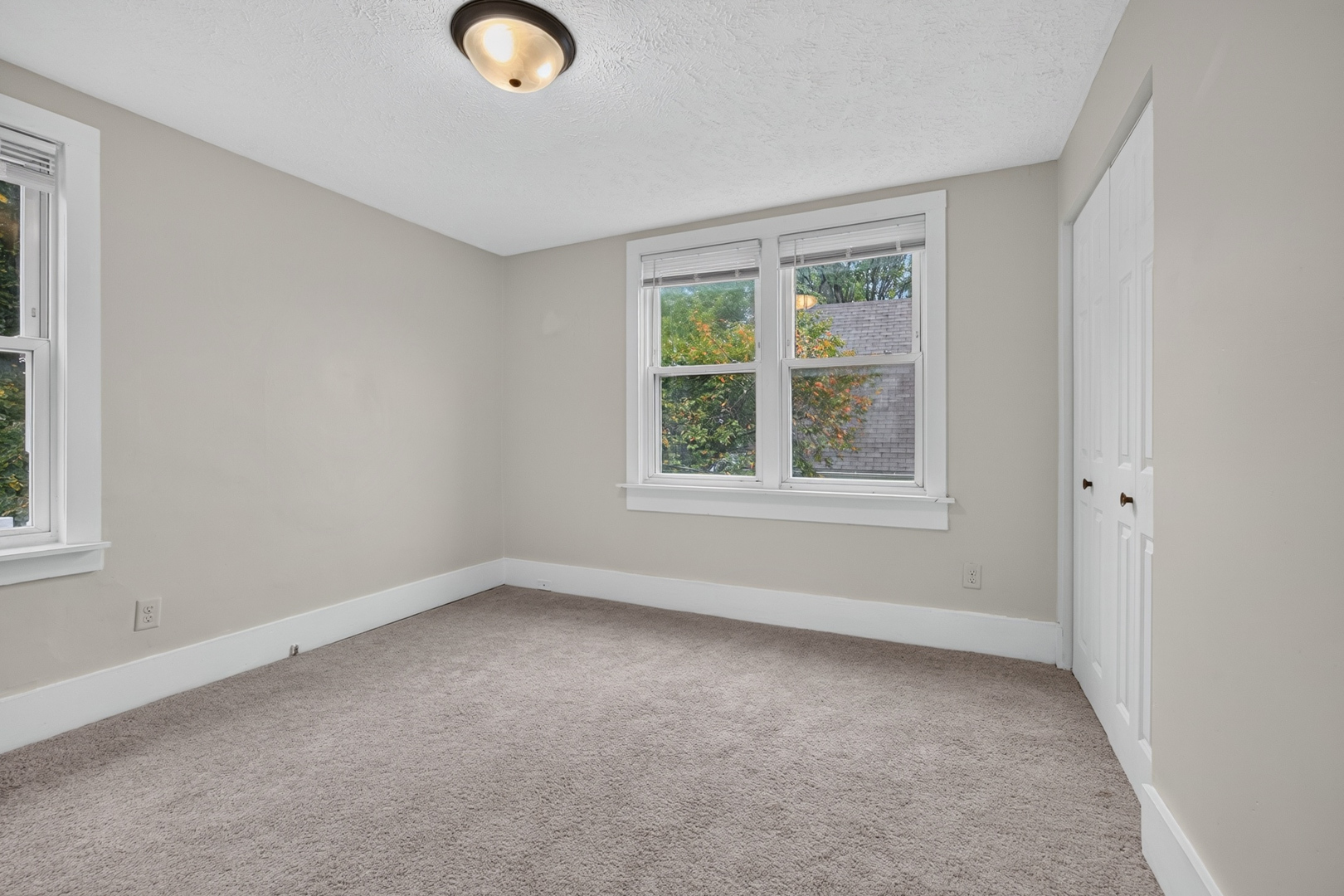 605 S Lee Street Property Photo 27