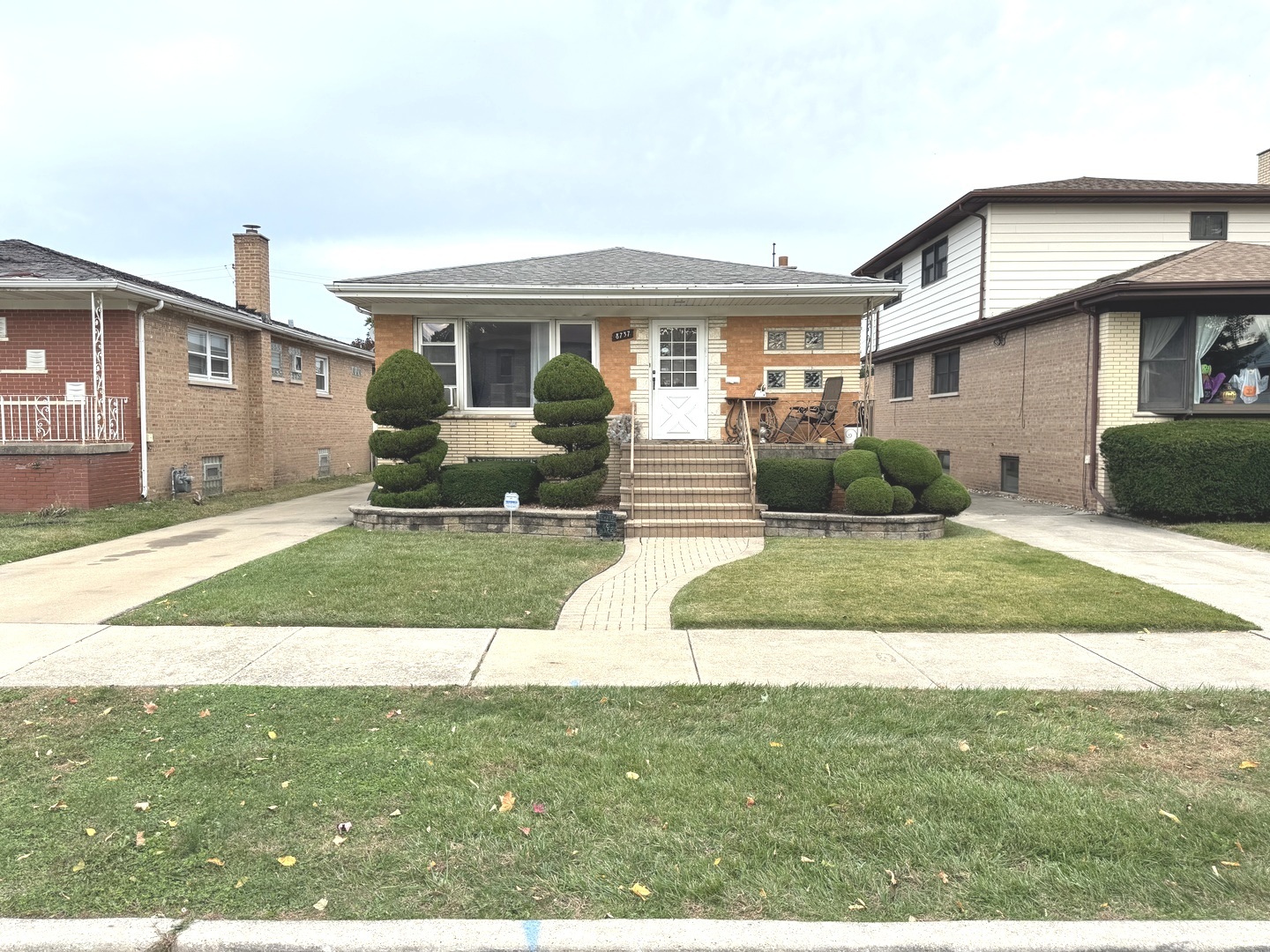 8737 S Richmond Avenue Property Photo 1