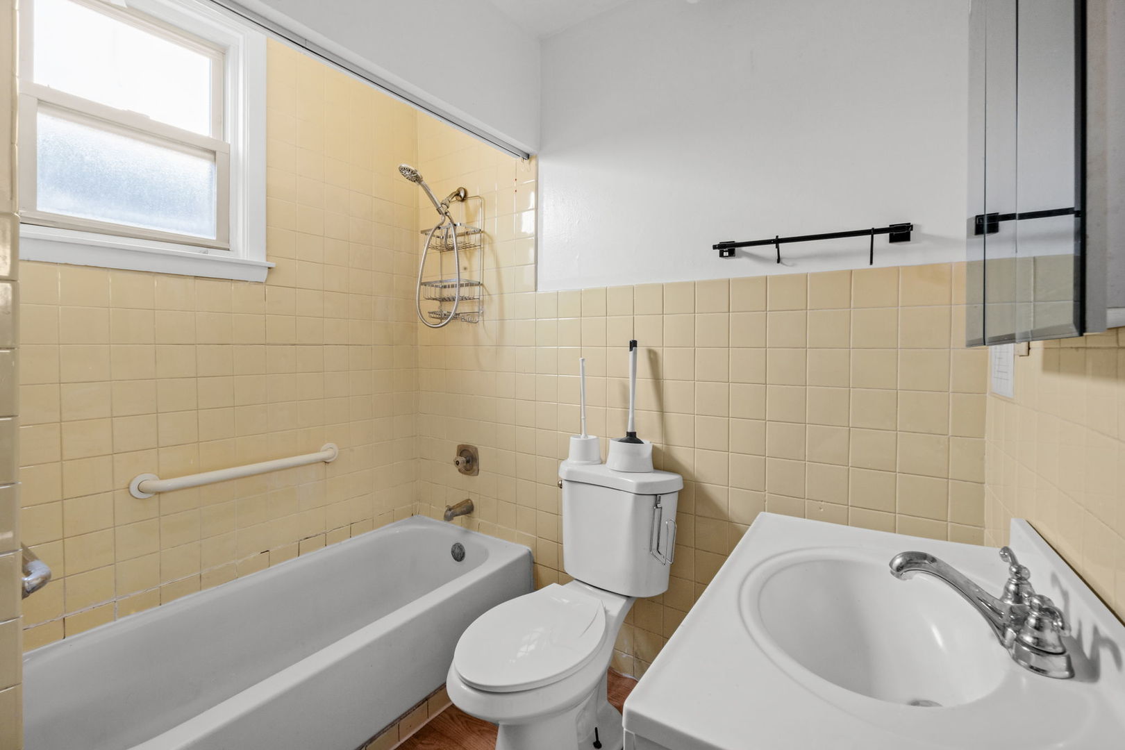2250 S Sacramento Avenue Property Photo 15