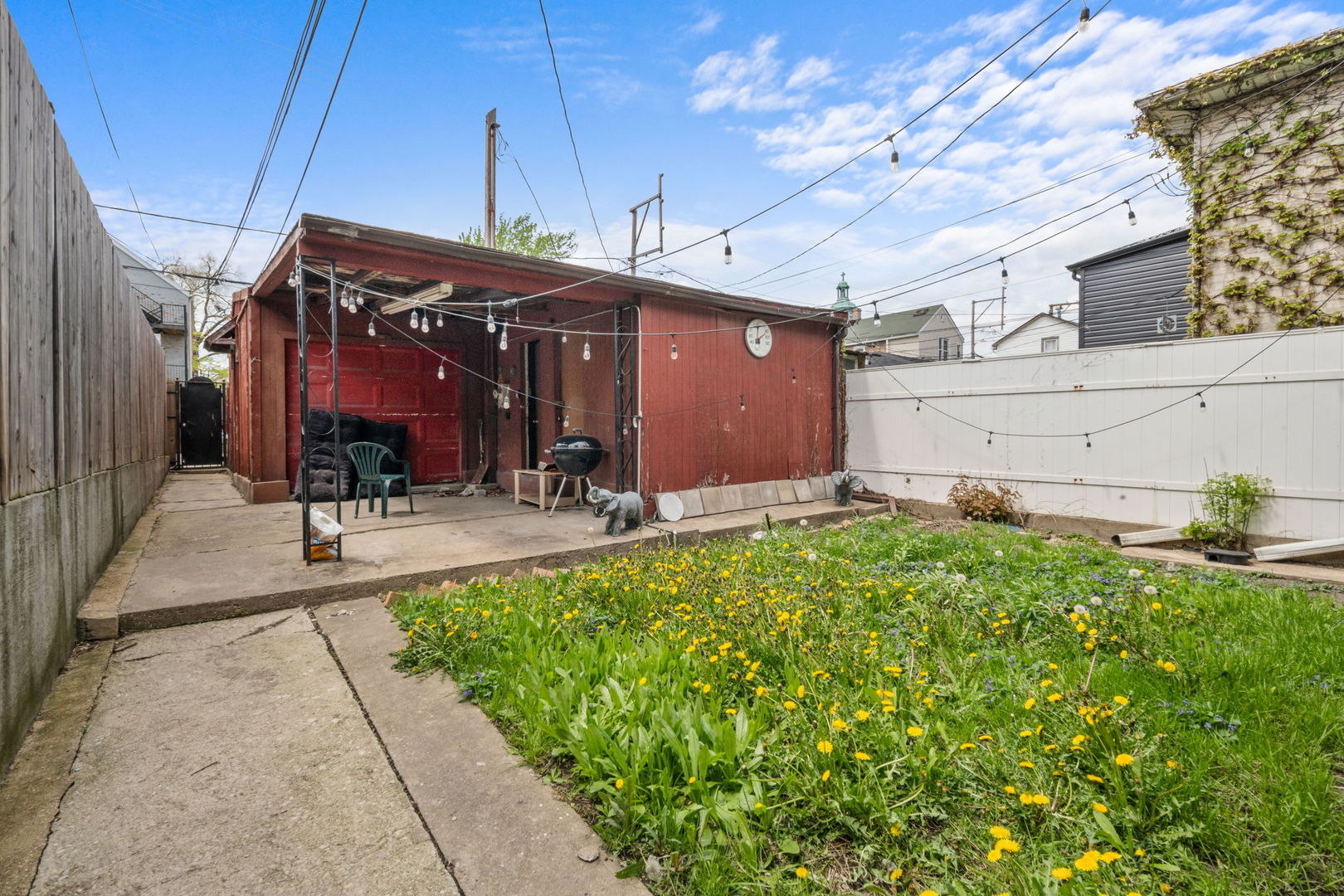 2250 S Sacramento Avenue Property Photo 24