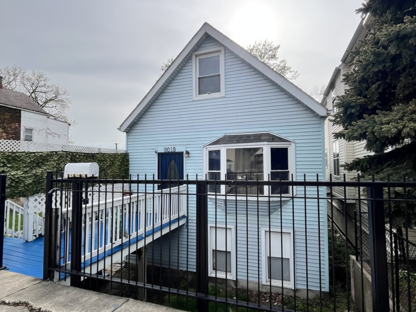 9018 S Brandon Avenue Property Photo 1