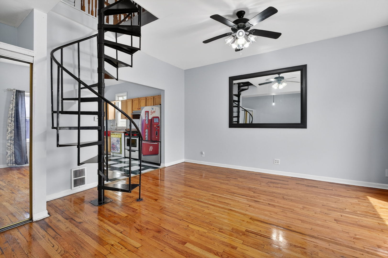 9018 S Brandon Avenue Property Photo 3