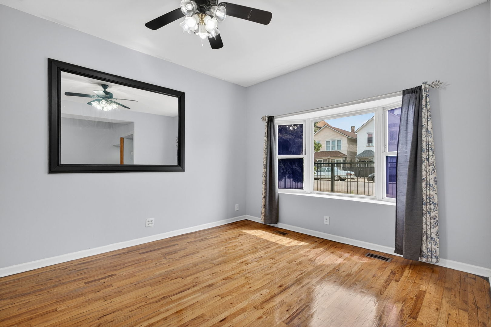 9018 S Brandon Avenue Property Photo 5