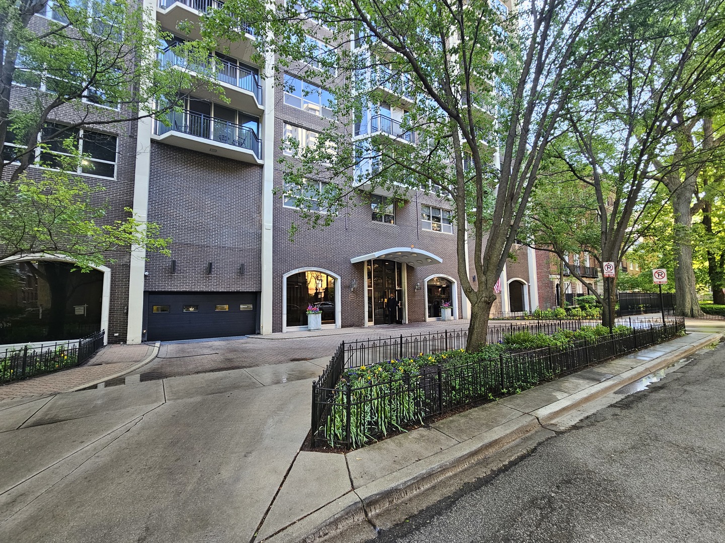 1515 N Astor Street 23bc Property Photo 2