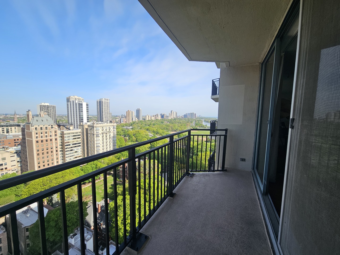 1515 N Astor Street 23bc Property Photo 8