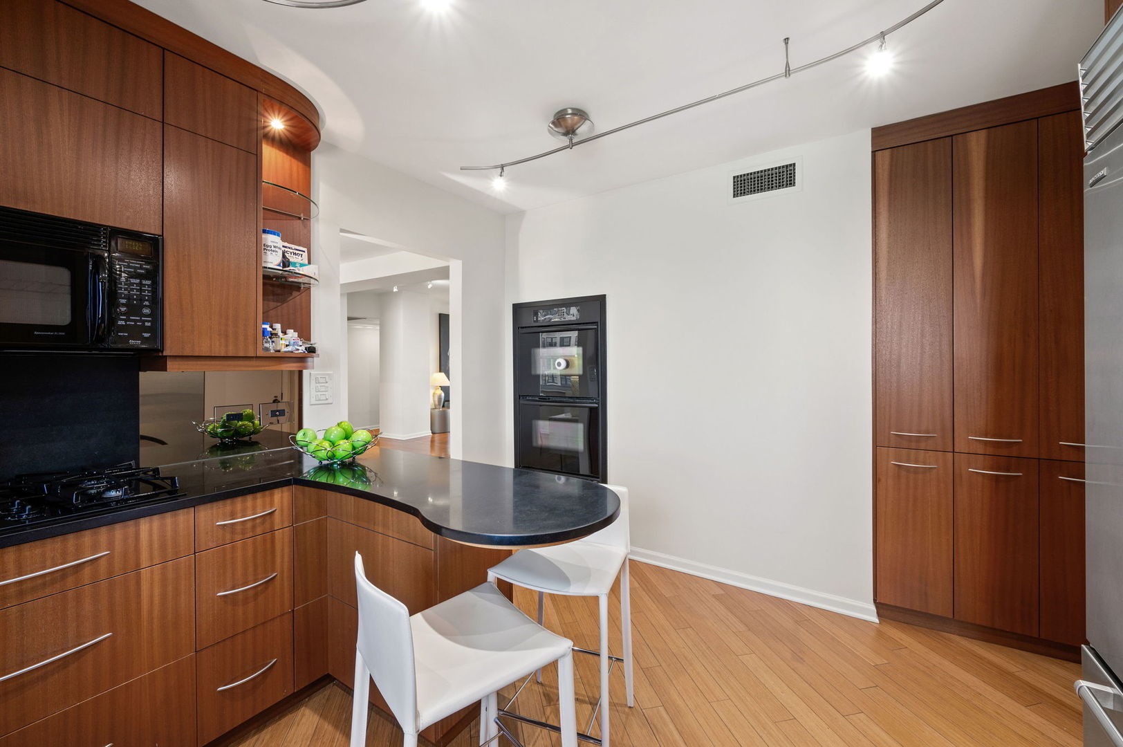 1515 N Astor Street 23bc Property Photo 18