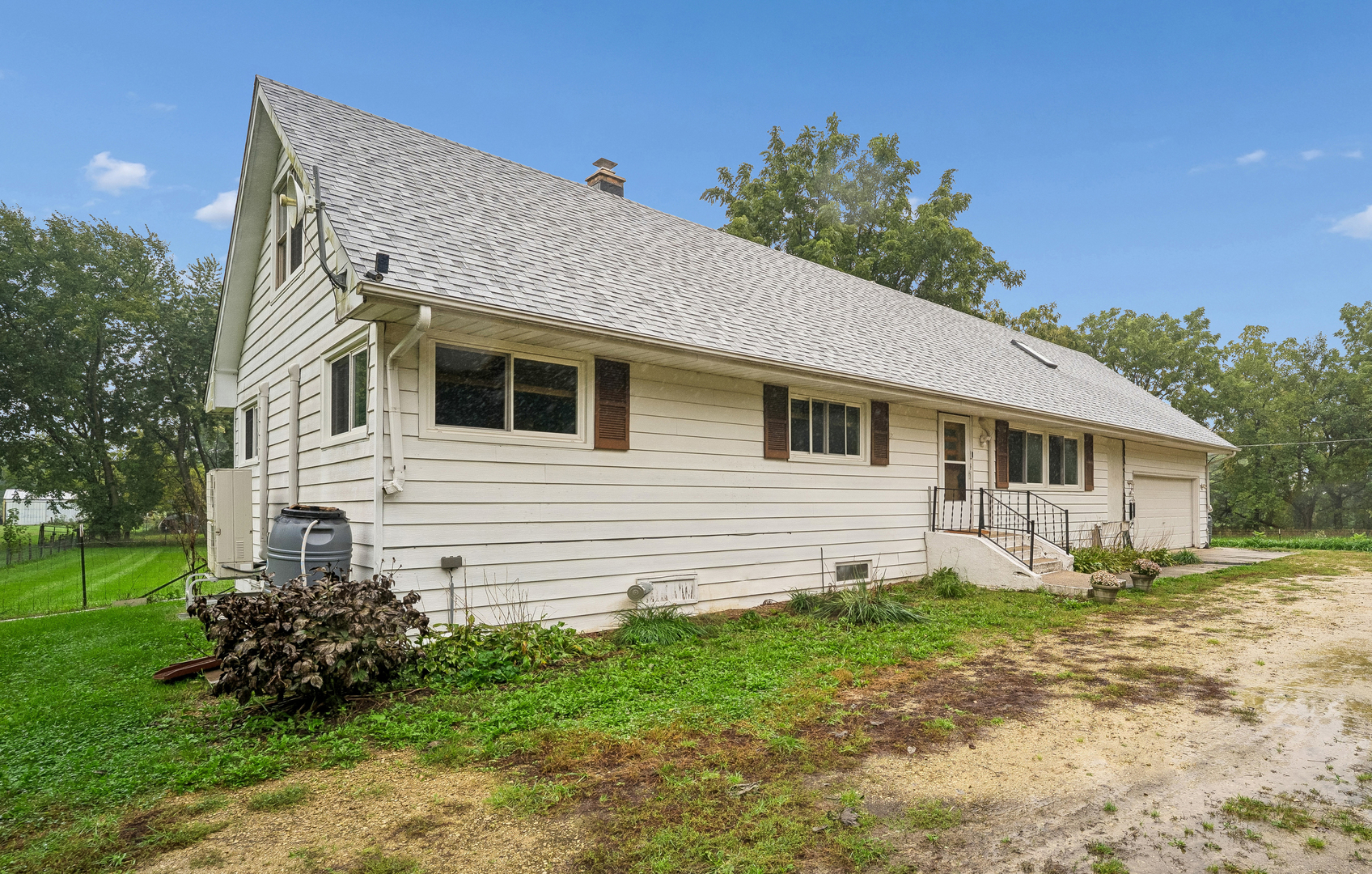 15036 Durkee Road Property Photo 4