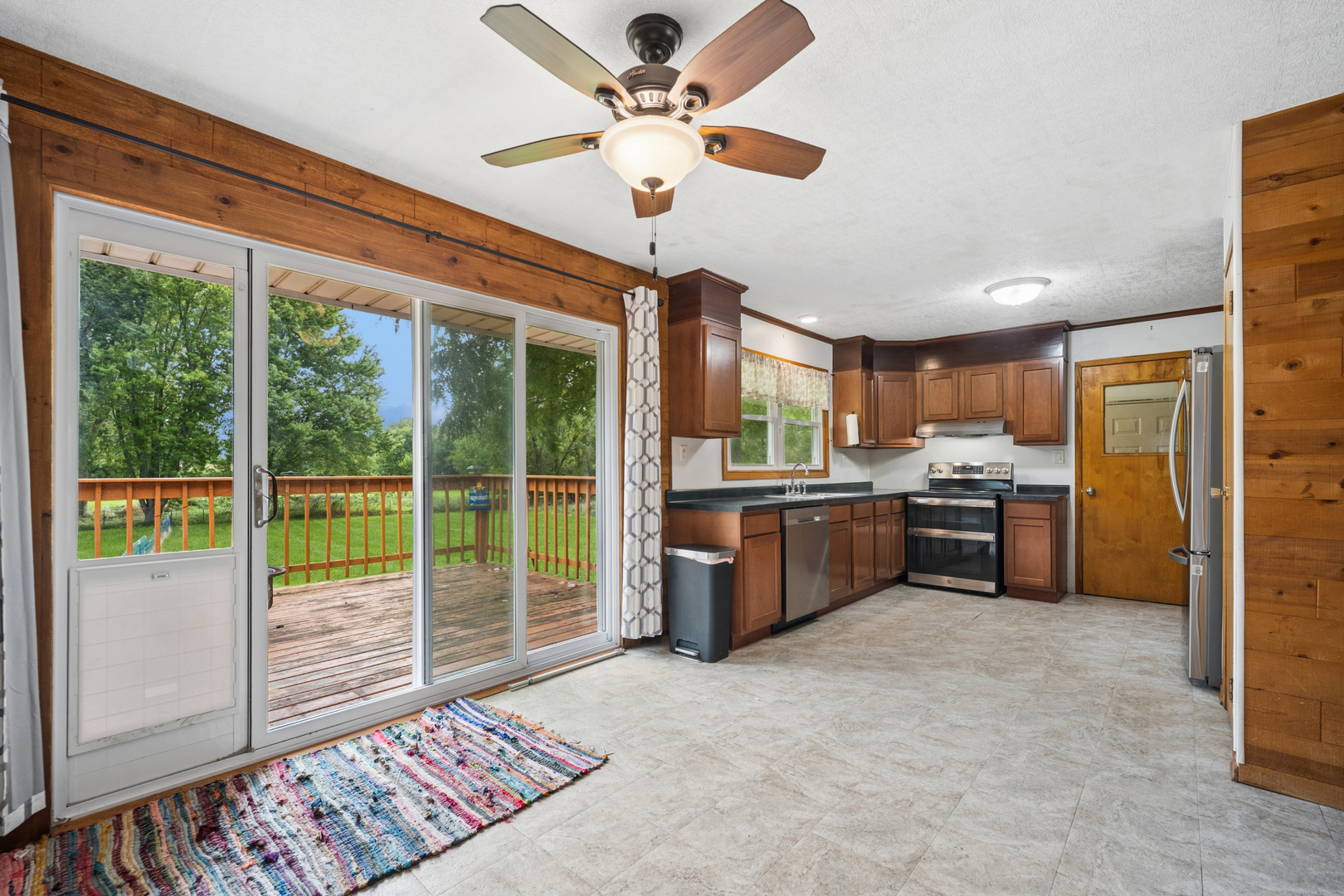 15036 Durkee Road Property Photo 6