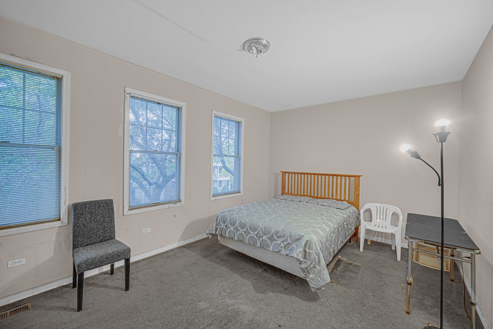 4635 S Greenwood Avenue Property Photo 11