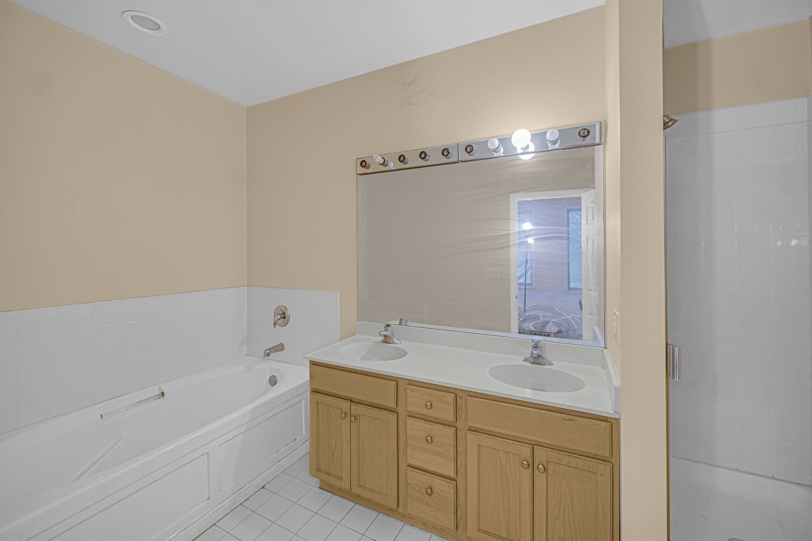 4635 S Greenwood Avenue Property Photo 13