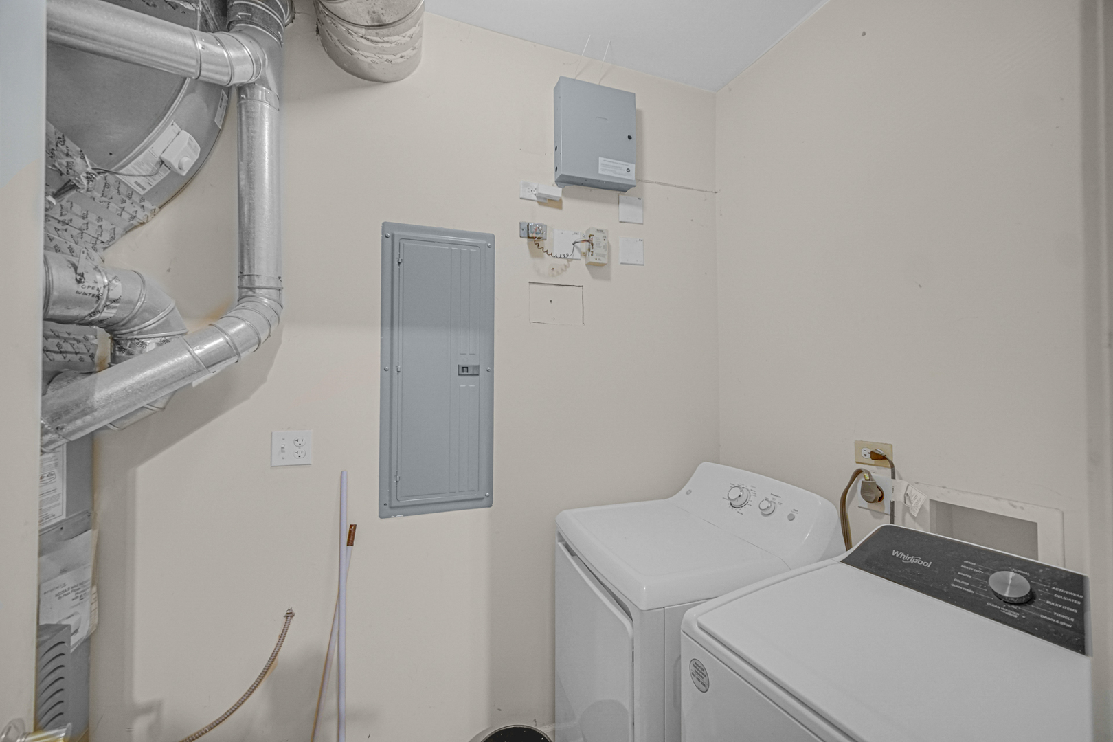 4635 S Greenwood Avenue Property Photo 14