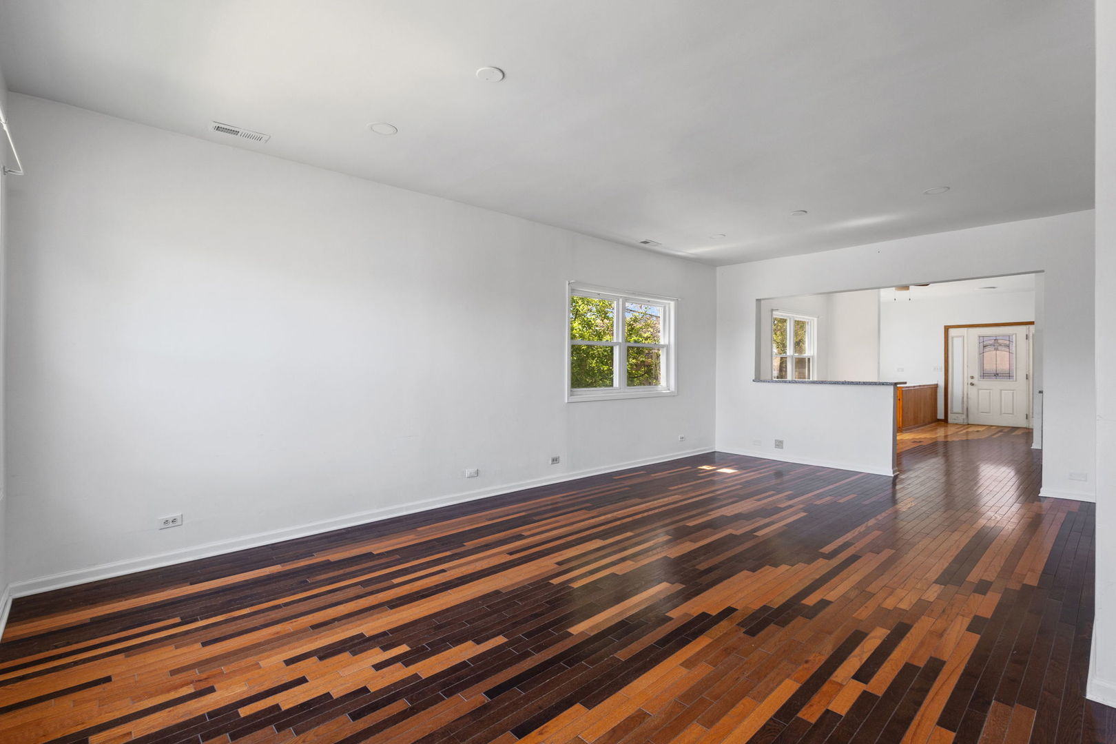 5230 S Lockwood Avenue Property Photo 3