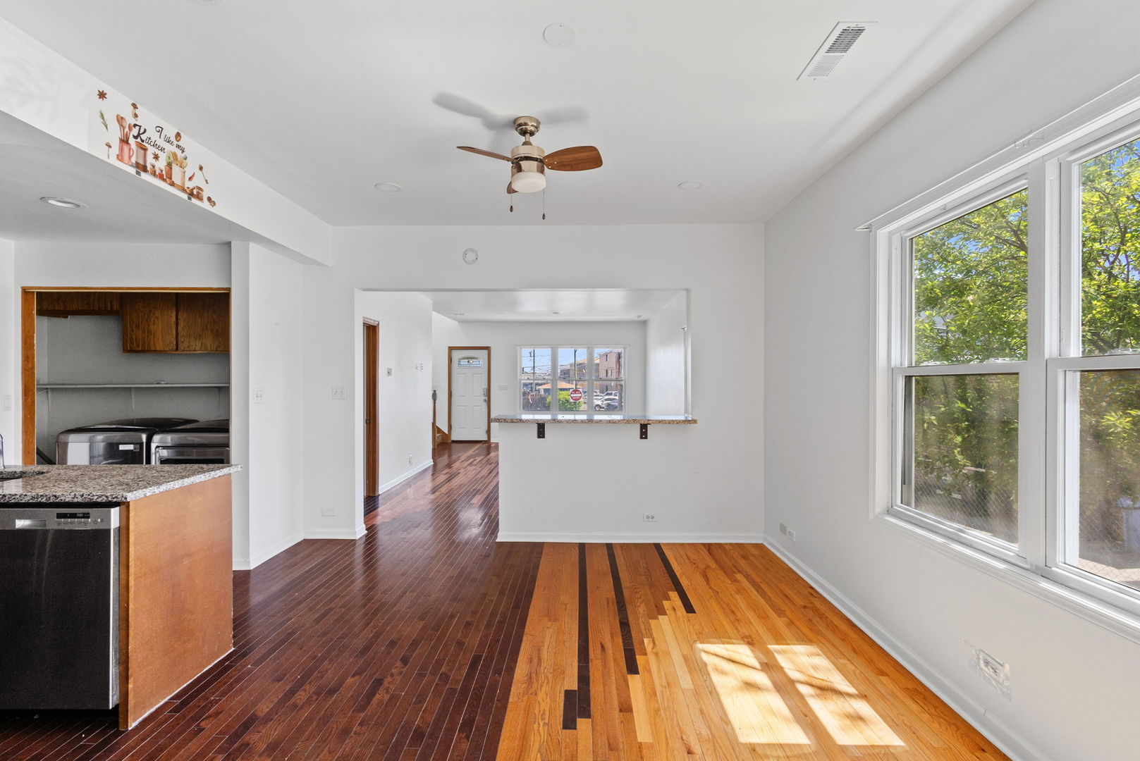 5230 S Lockwood Avenue Property Photo 6