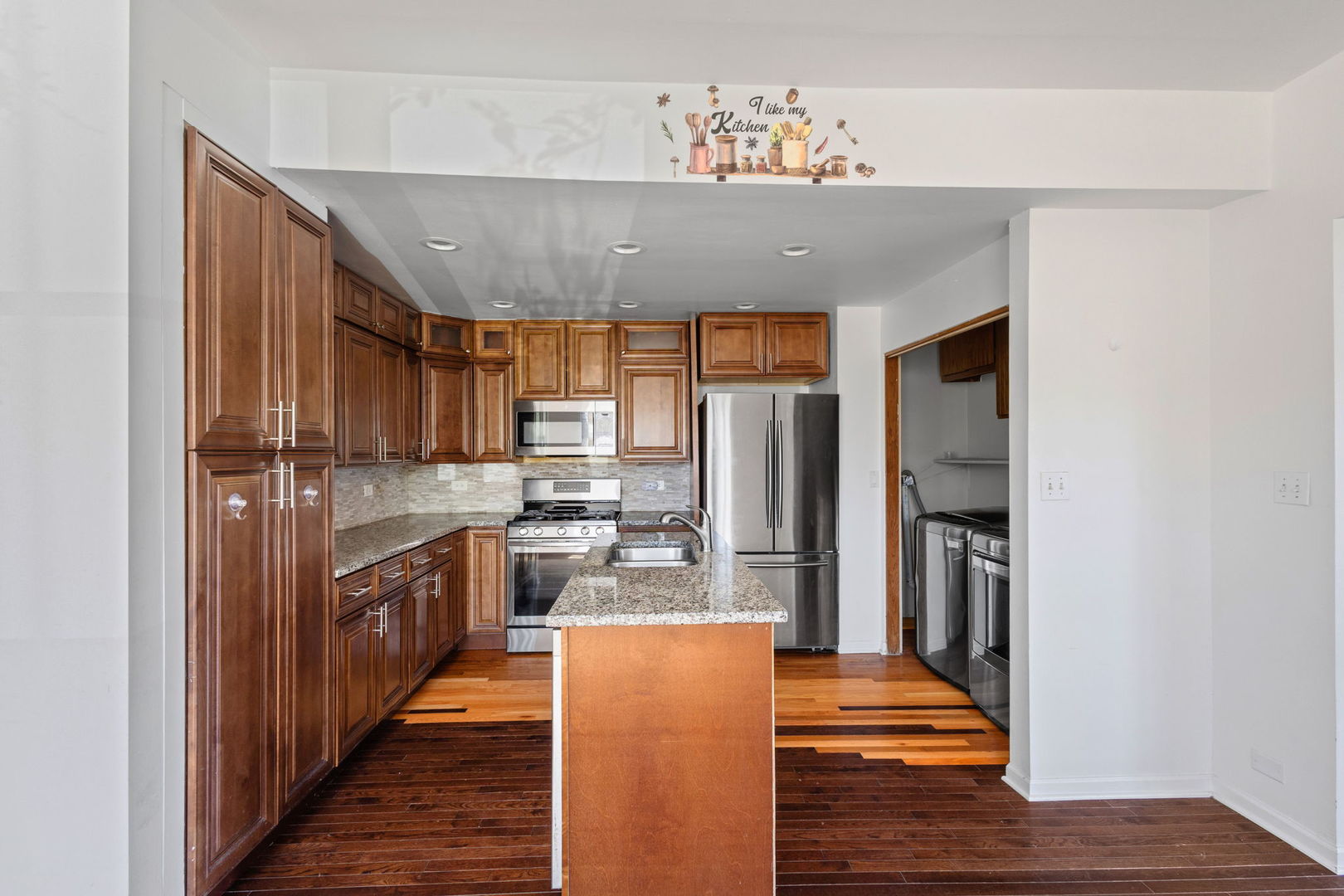 5230 S Lockwood Avenue Property Photo 8
